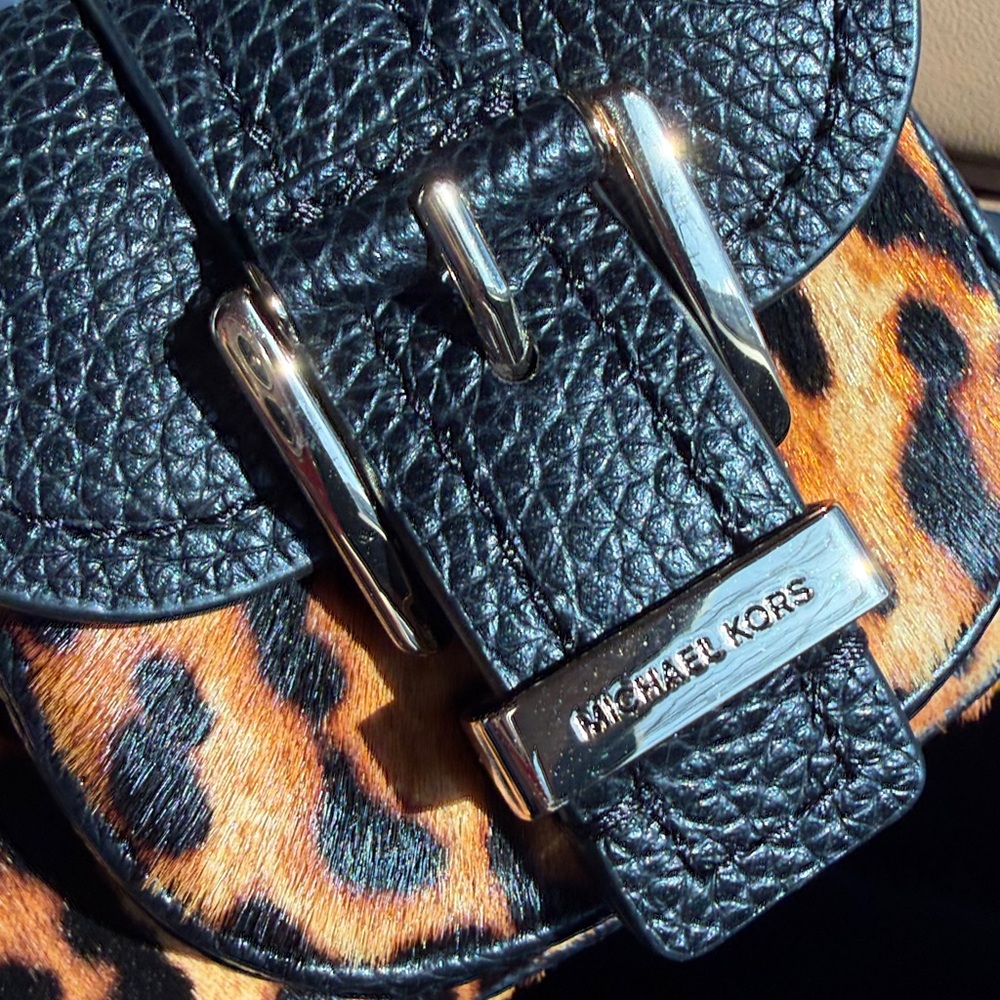 ✨Host pick✨Michael Kors Leopard 100% leather Shoulder Bag - Picture 6 of 8